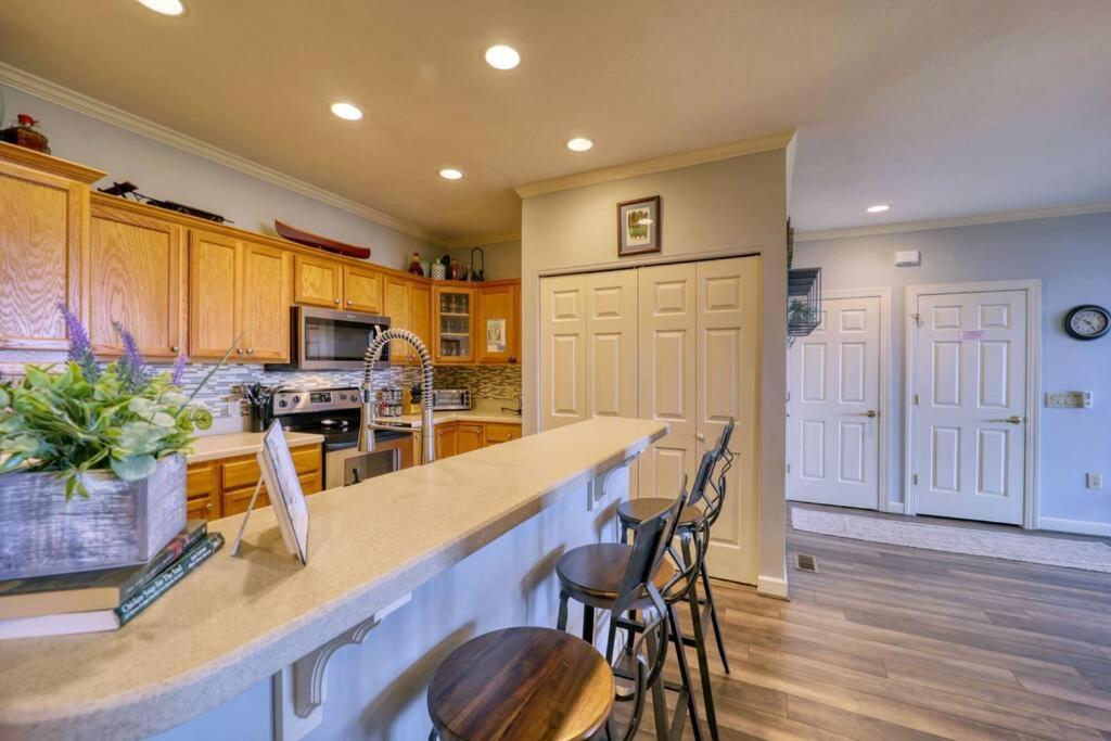 Bucket List Views Sugar Mountain Private Condo - 2Bed, 2Bath, Sleeps 6, Panoramic Views Of Mountains From Large Deck, Short Drive To Shopping, Restaurants, Cafes & Banner Elk Town מראה חיצוני תמונה