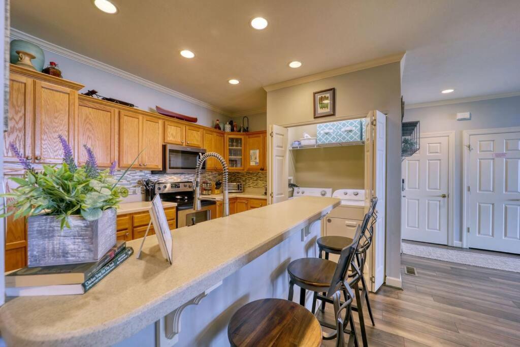 Bucket List Views Sugar Mountain Private Condo - 2Bed, 2Bath, Sleeps 6, Panoramic Views Of Mountains From Large Deck, Short Drive To Shopping, Restaurants, Cafes & Banner Elk Town מראה חיצוני תמונה